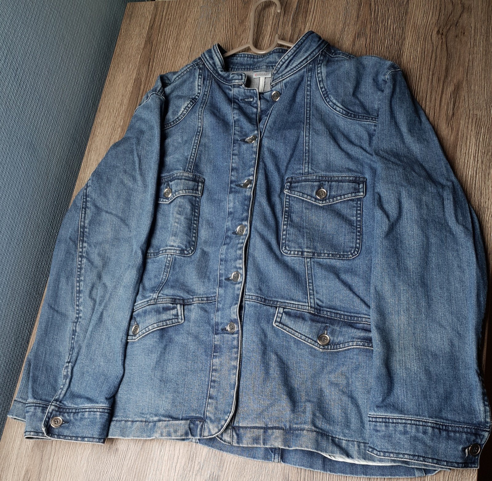 Damart jeansvest spijkerjasje - Maat 52 (XXL) - OTO 65cm, Vêtements | Femmes, Enlèvement ou Envoi, Comme neuf, Veste ou Veston