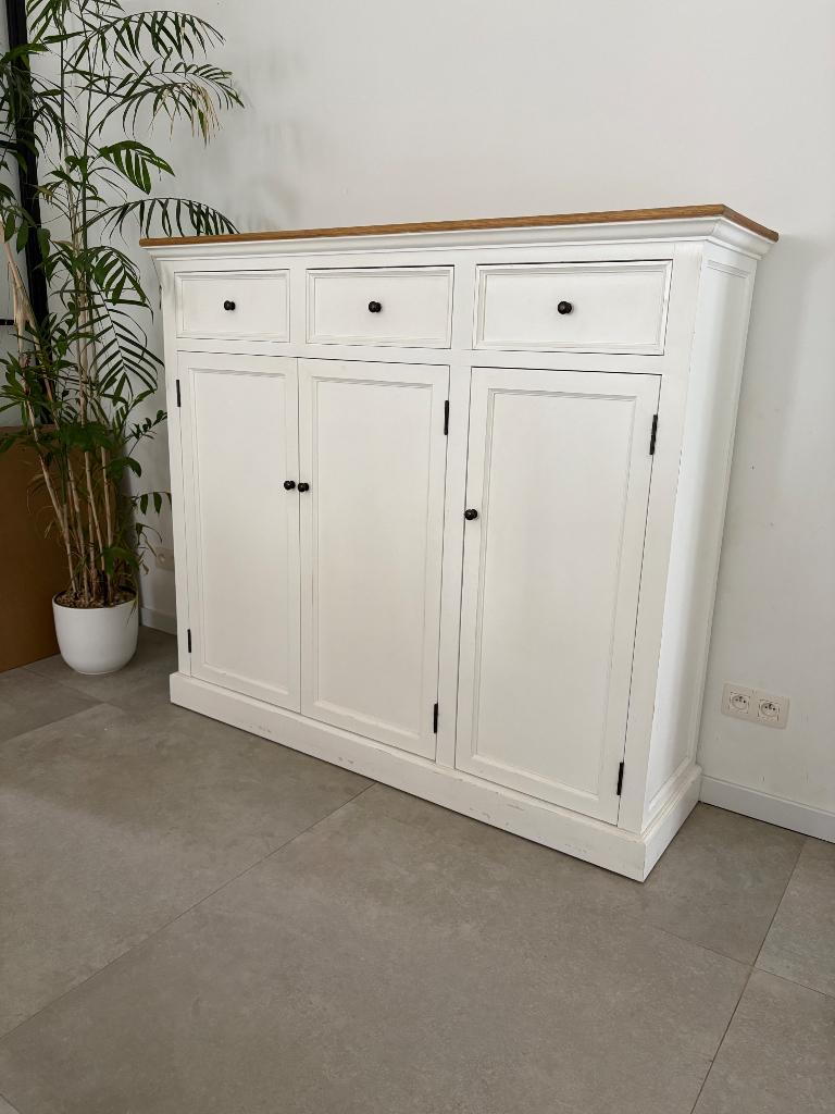 Hoge dressoir, Ophalen, Met deur(en)