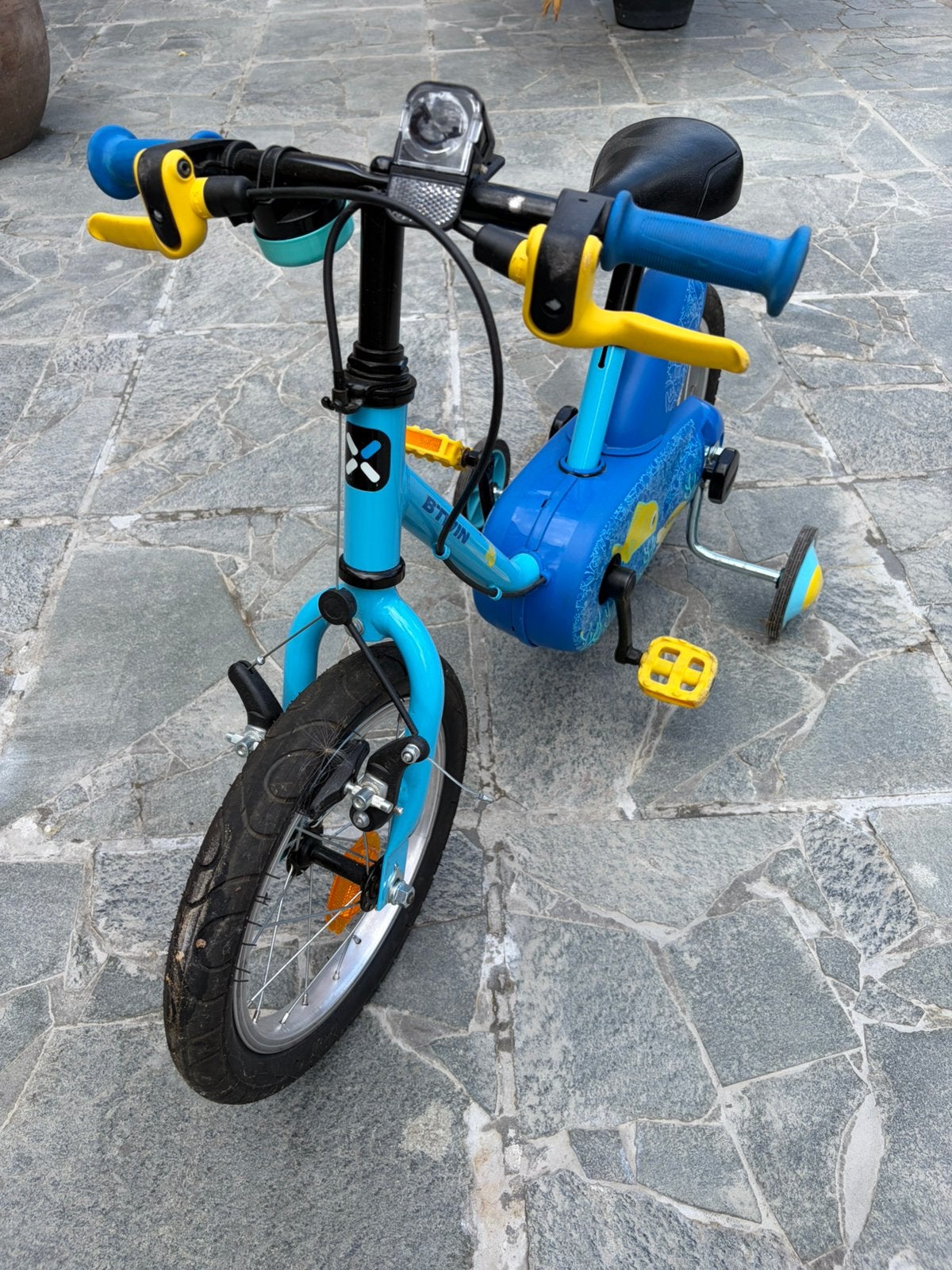 B'Twin 14 inch kinderfiets met zijwieltjes, Fietsen en Brommers, Ophalen, Zijwieltjes, Gebruikt, Velgrem