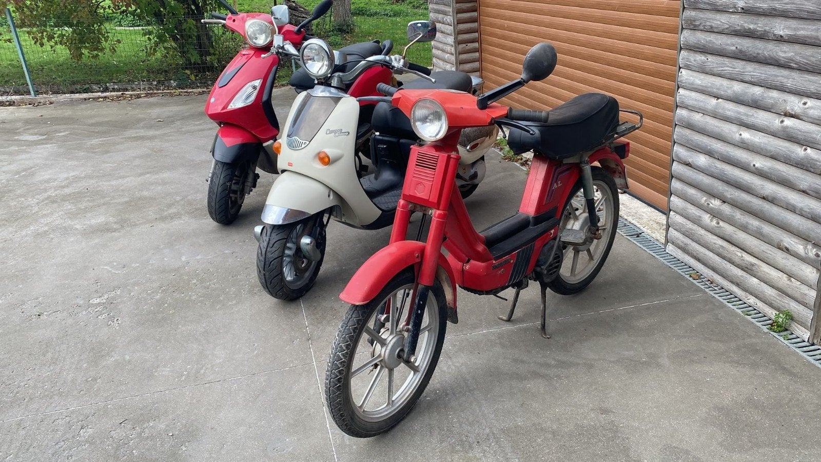 lot de 2 scooters et 1 mobylette, Ophalen