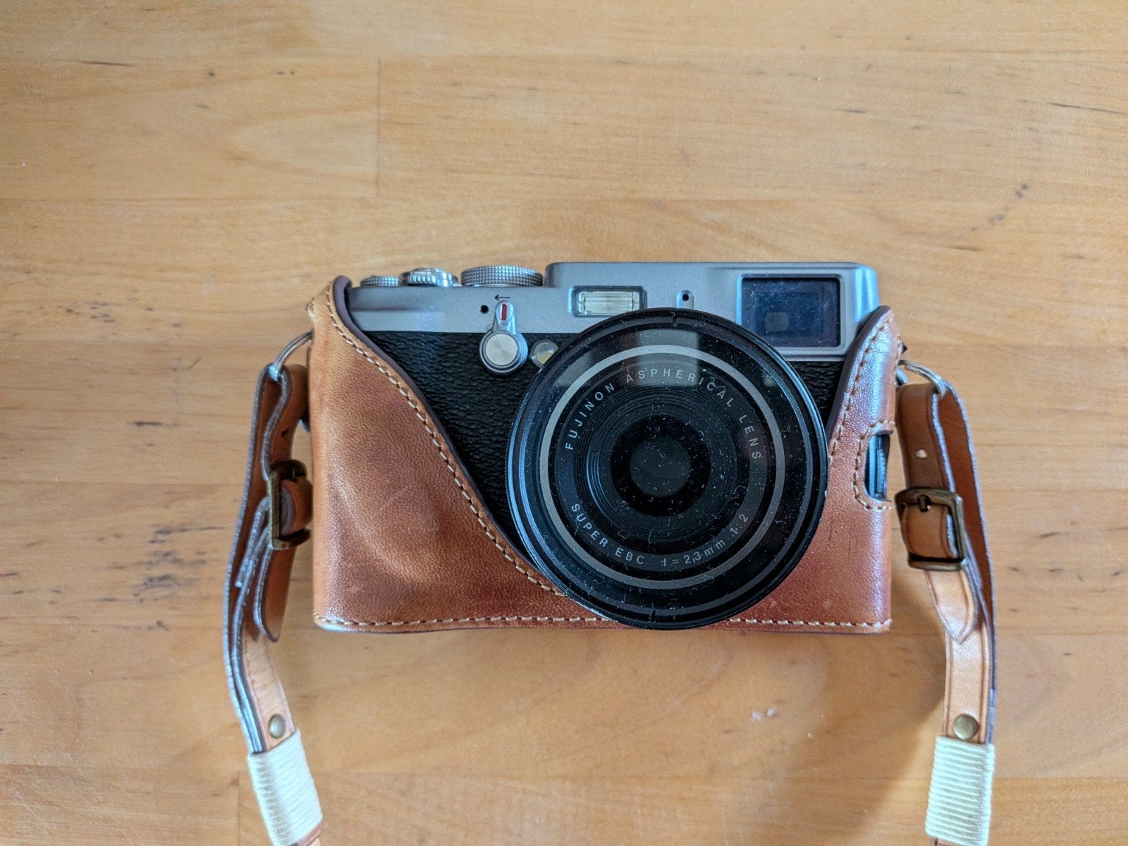 Fujifilm X100 avec étui en cuir, Enlèvement ou Envoi, Comme neuf, Fujifilm