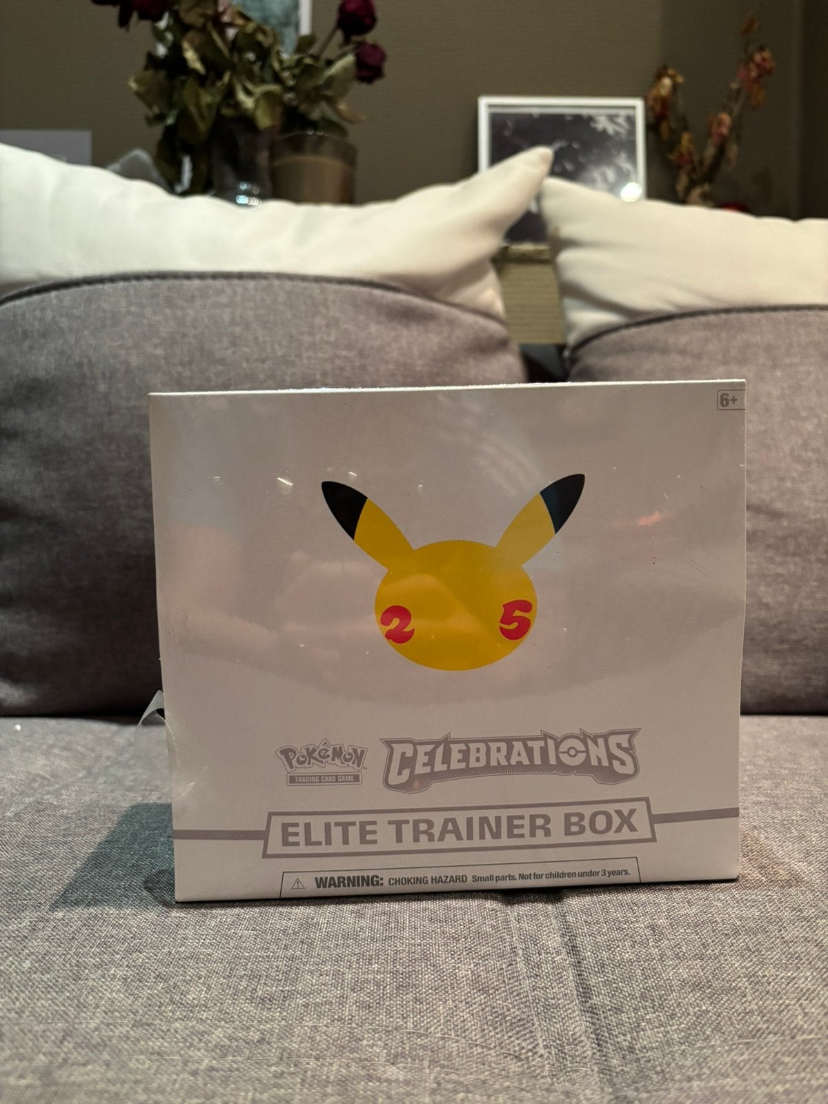 Pokémon celebrations elite trainer box, Ophalen of Verzenden, Zo goed als nieuw