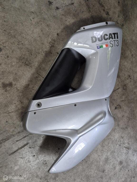Zijkuipdeel origineel rechts kuip kuipdeel ST3 ST4 ST2 ST, Motos, Enlèvement ou Envoi, Factorystore.service@ducati.com, Via Antonio Cavalieri Ducati, 74/5, 74/6, 40132 Bologna BO