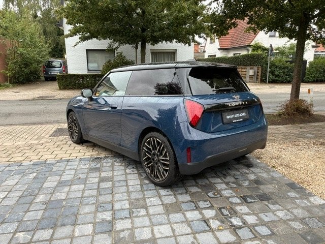 MINI Cooper E Favoured Trim 18 pouces/cuir TVA déductible, Autos, Cuir, Achat, 135 kW, Entreprise