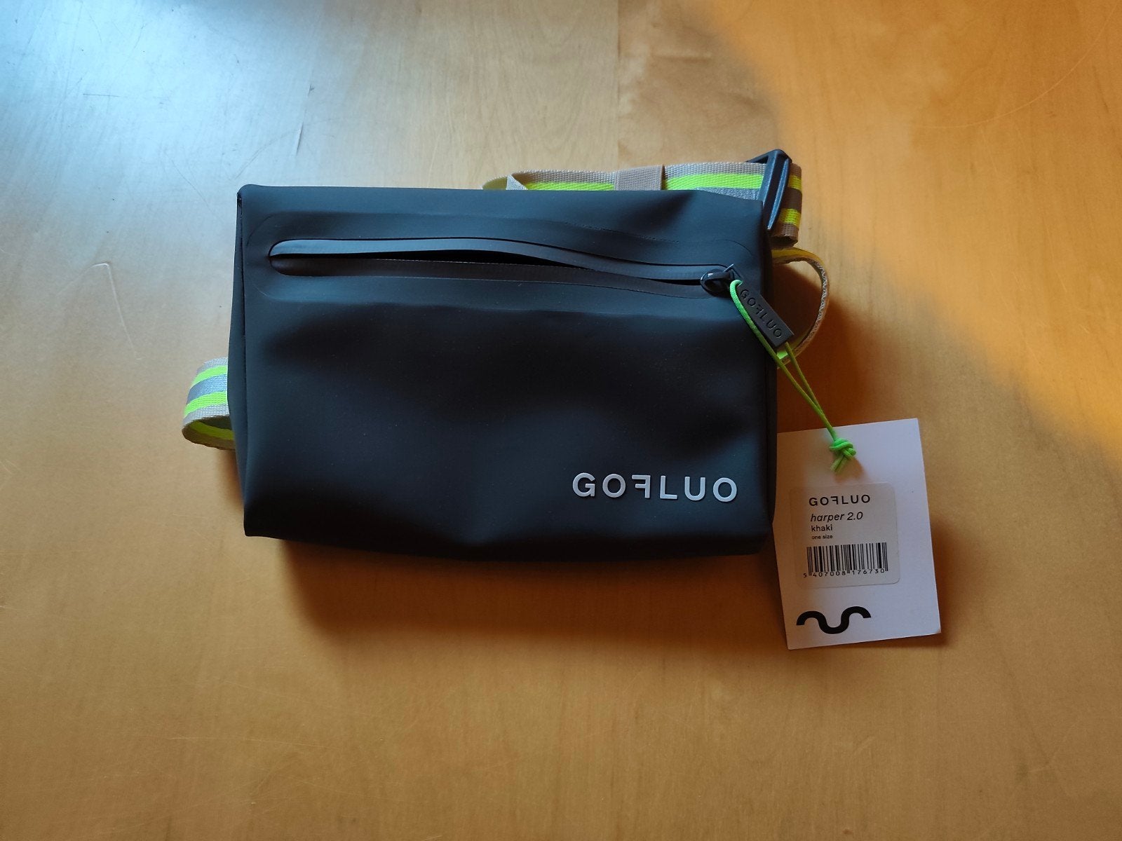 Go Fluo waterdicht buideltasje telefoon tasje met fluo NIEUW, Handtassen en Accessoires, Toilettassen, Ophalen