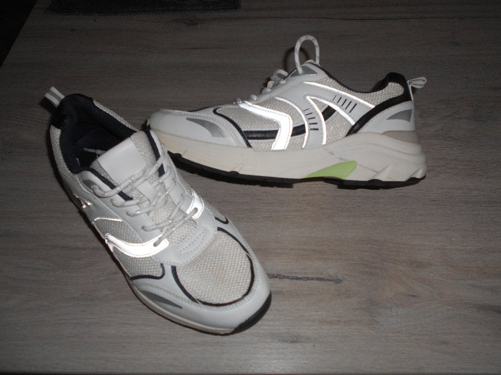 sportschoenen maat 40, Ophalen of Verzenden, Zo goed als nieuw, Sportschoenen
