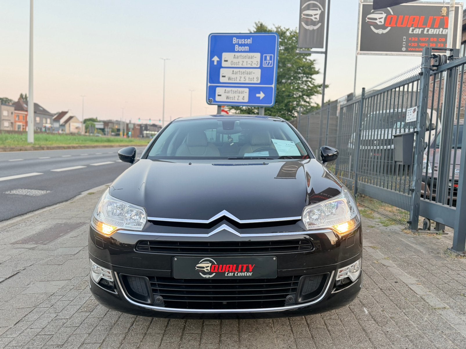 Citroen C5 Exclusive 2009 104dkm Automaat Benzine Leder Full, Auto's, Beige, 4 cilinders, Zwart, Leder