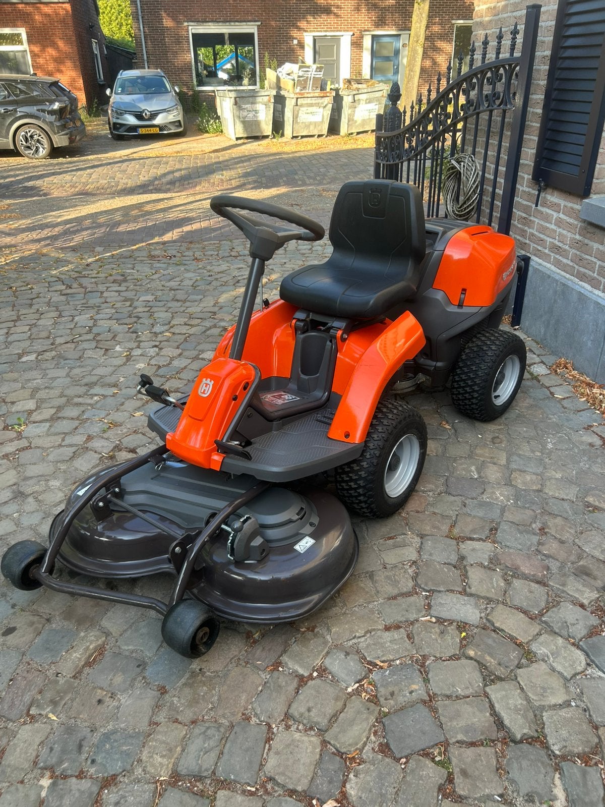 Husqvarna frontmaaier seizoens klaar, Ophalen, Zo goed als nieuw