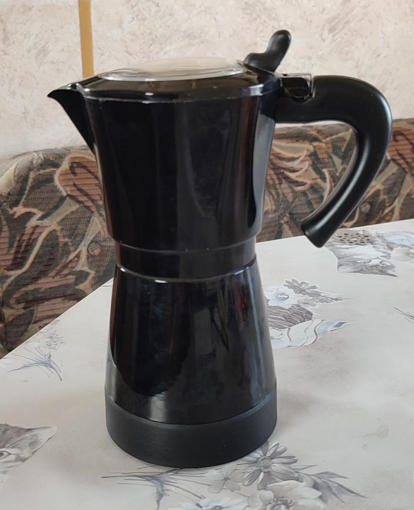 Italiaans elektrisch koffiezetapparaat, Ophalen, Gemalen koffie, 4 tot 10 kopjes, Afneembaar waterreservoir