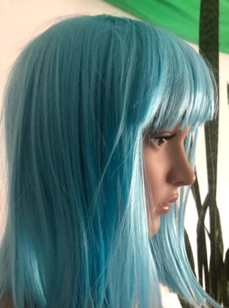 Belle perruque turquoise avec frange NEUVE, Bijoux, Sacs & Beauté, Beauté | Soins des cheveux, Enlèvement ou Envoi, Neuf, Perruque ou Extension de cheveux