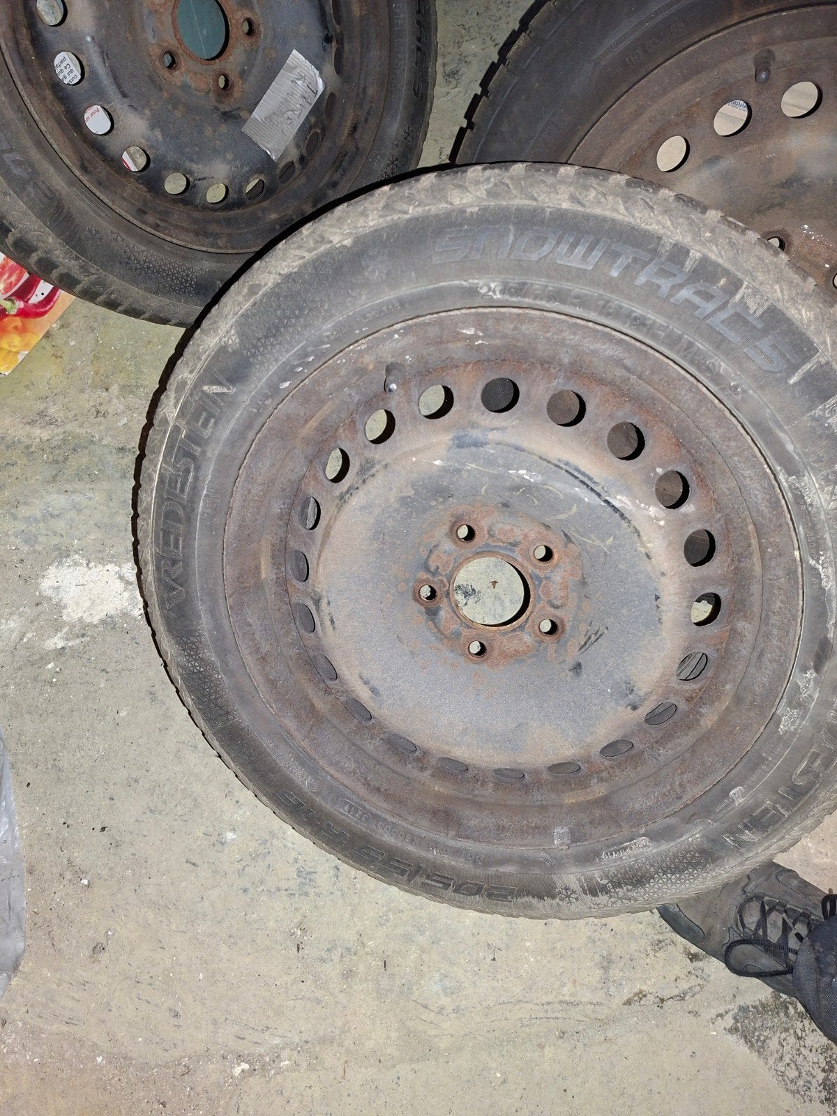 vends jantes tôles montés avec pneus hiver 205/55 r16, Pneus et Jantes, Pneus hiver, 16 pouces, Véhicule de tourisme