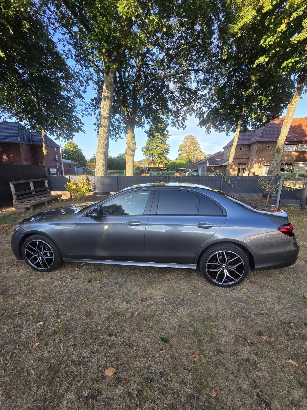 Mercedes Benz E300 de AMG line 4matic, Autos, Mercedes-Benz, Argent ou Gris, Achat, Hybride Électrique/Diesel, 38 g/km