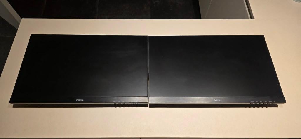 2x iiyama G-Master monitors + USB-C docking station, Computers en Software, Overige Computers en Software, Zo goed als nieuw, Ophalen