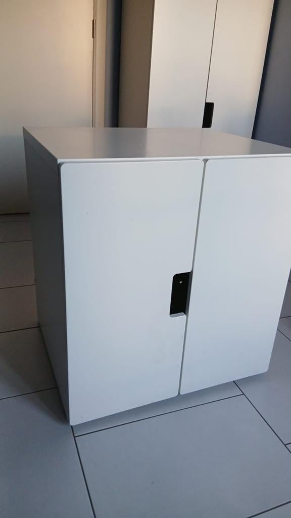 Kleine Stuva Smastad IKEA 2-deurs witte sokkel, Ophalen