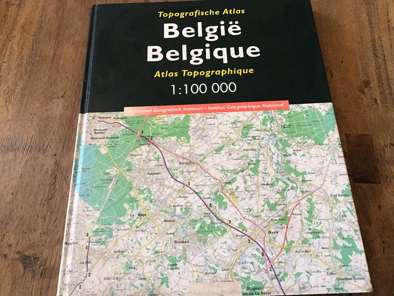 Topografische atlas Belgie 1: 100 000, Ophalen of Verzenden, Zo goed als nieuw