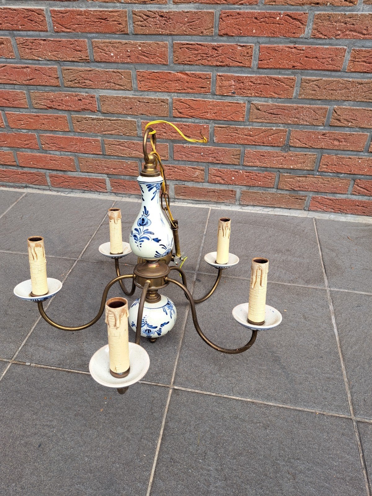 kroonluchter in delfst blauw, Enlèvement