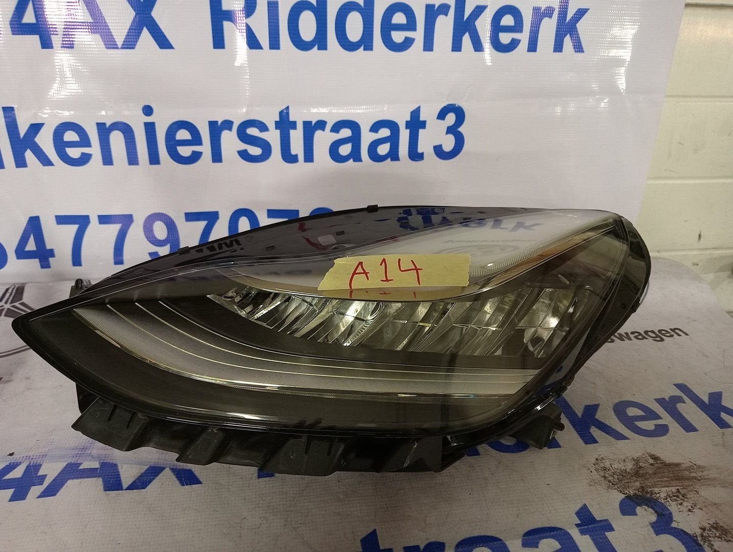 TESLA MODEL 3 Koplampen Rechts met artikelnummer 1077372-00, Autos : Pièces & Accessoires, Éclairage, Autres marques automobiles