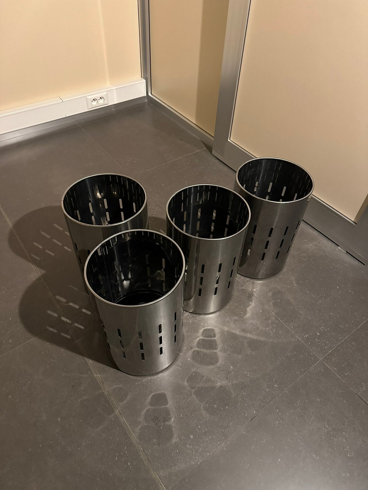 4 prullenbakken, Huis en Inrichting, Ophalen, Zo goed als nieuw