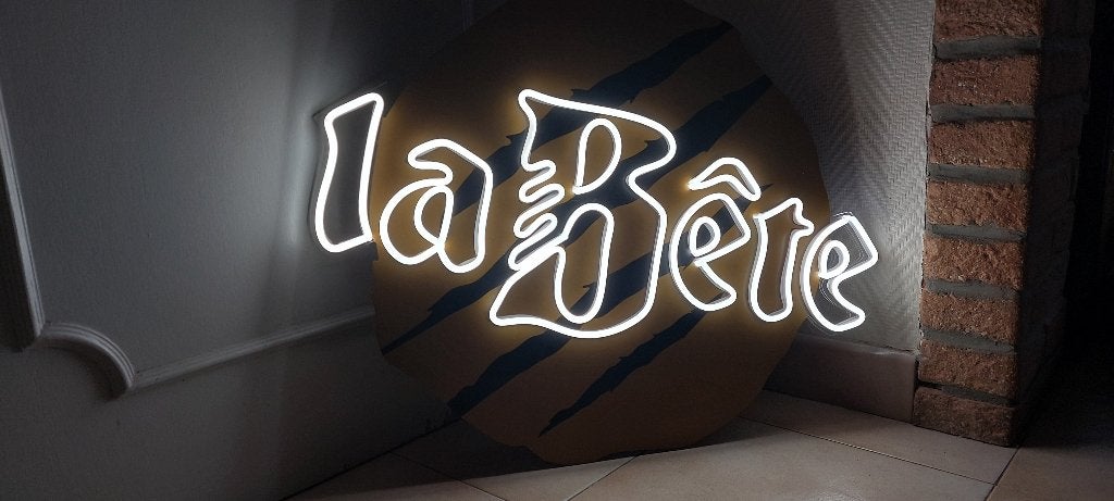 Enseigne lumineuse bière La Bête, Collections, Marques & Objets publicitaires, Neuf, Table lumineuse ou lampe (néon), Enlèvement ou Envoi