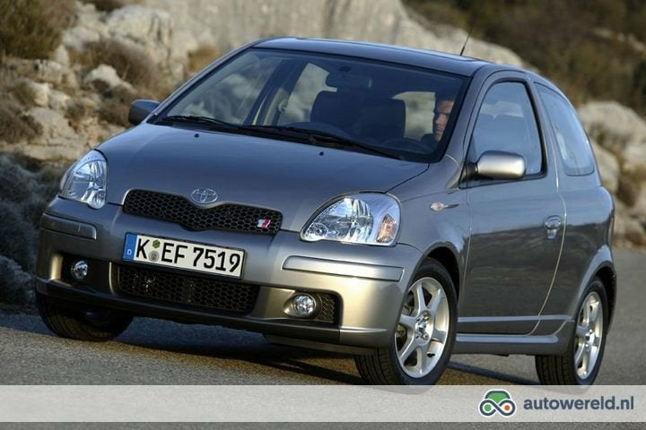 Yaris Tsport modèle 2004 - pièces détachées - cross, Autos, Achat, Entreprise, Yaris, 3 portes
