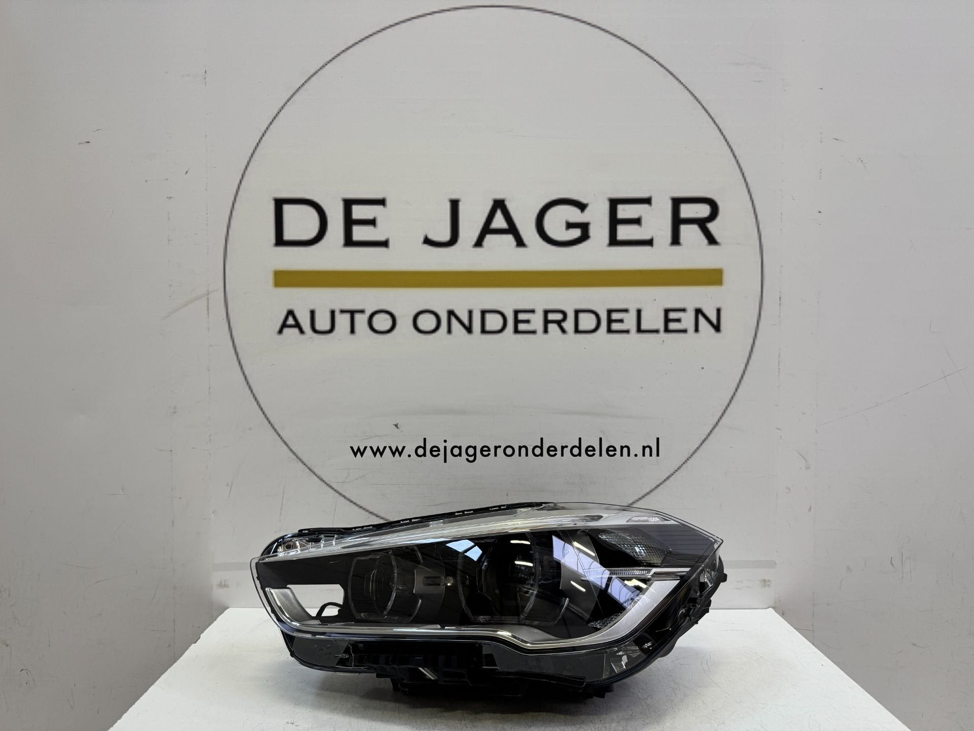 Phare avant gauche enti rement LED pour BMW X1 F48 7428735, Petuelring 130
80788  Munich, DE, Info@bmw.de, Utilisé, BMW