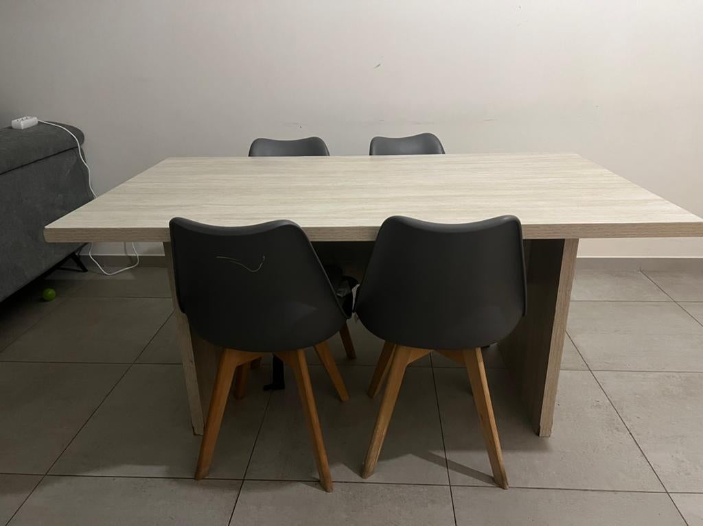 Table et 4 chaises, Enlèvement, Comme neuf