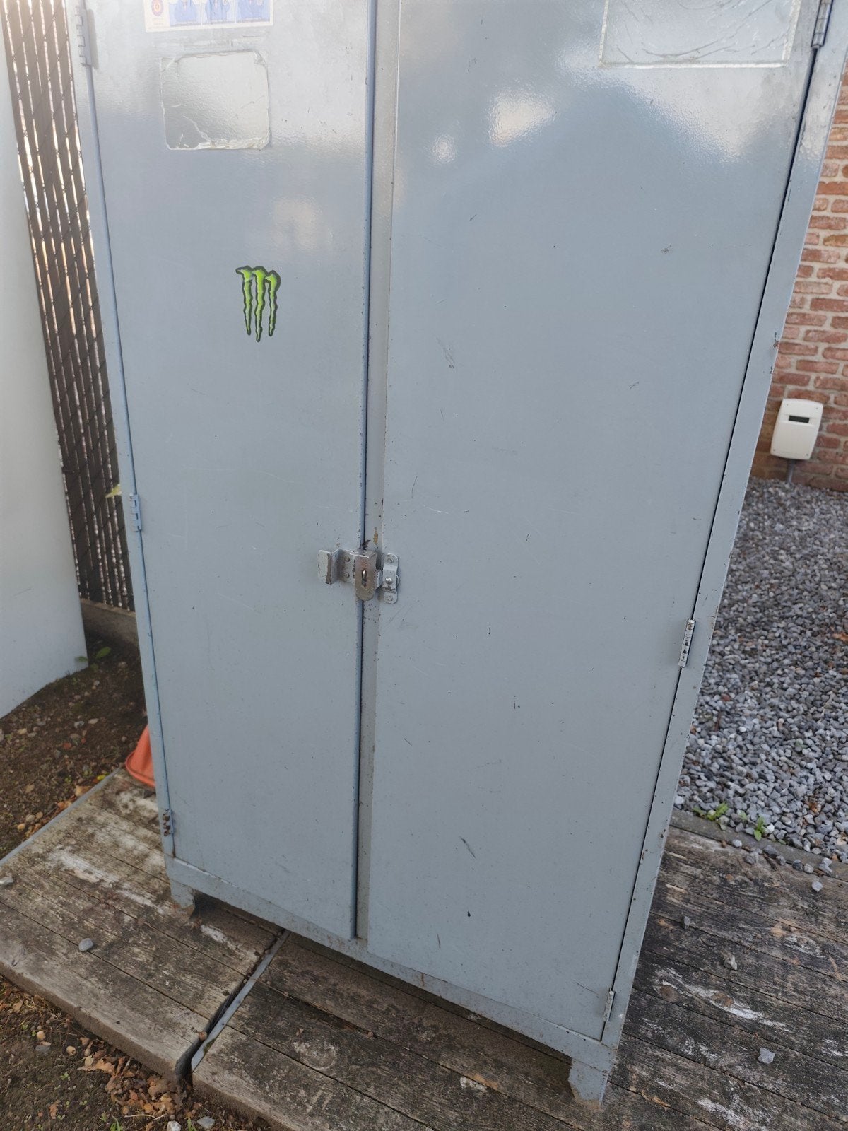 Ijzeren Lockerkast, Ophalen