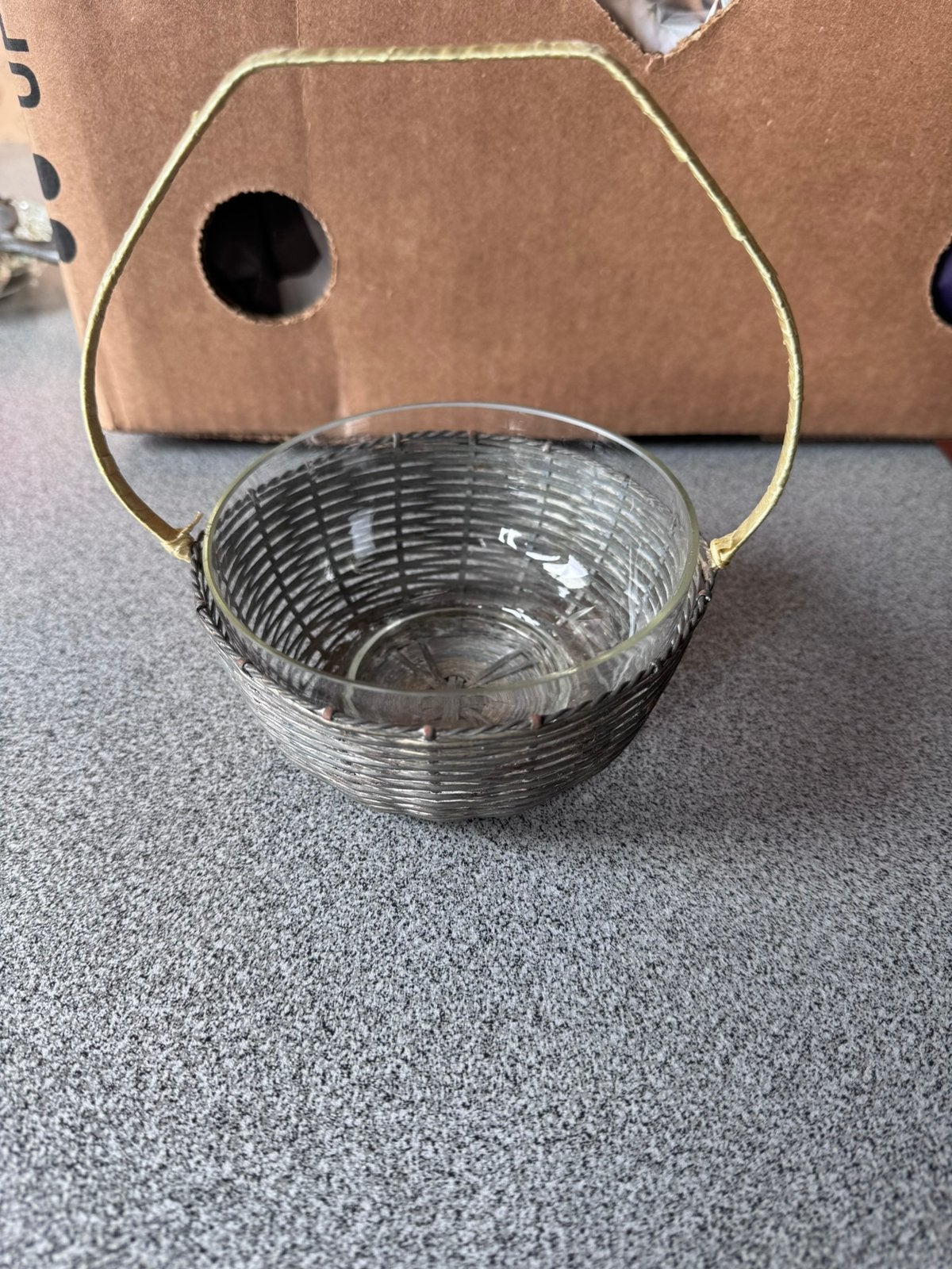 Mandje met glas, Maison & Meubles, Accessoires pour la Maison | Étagères, Enlèvement, Comme neuf, Verre