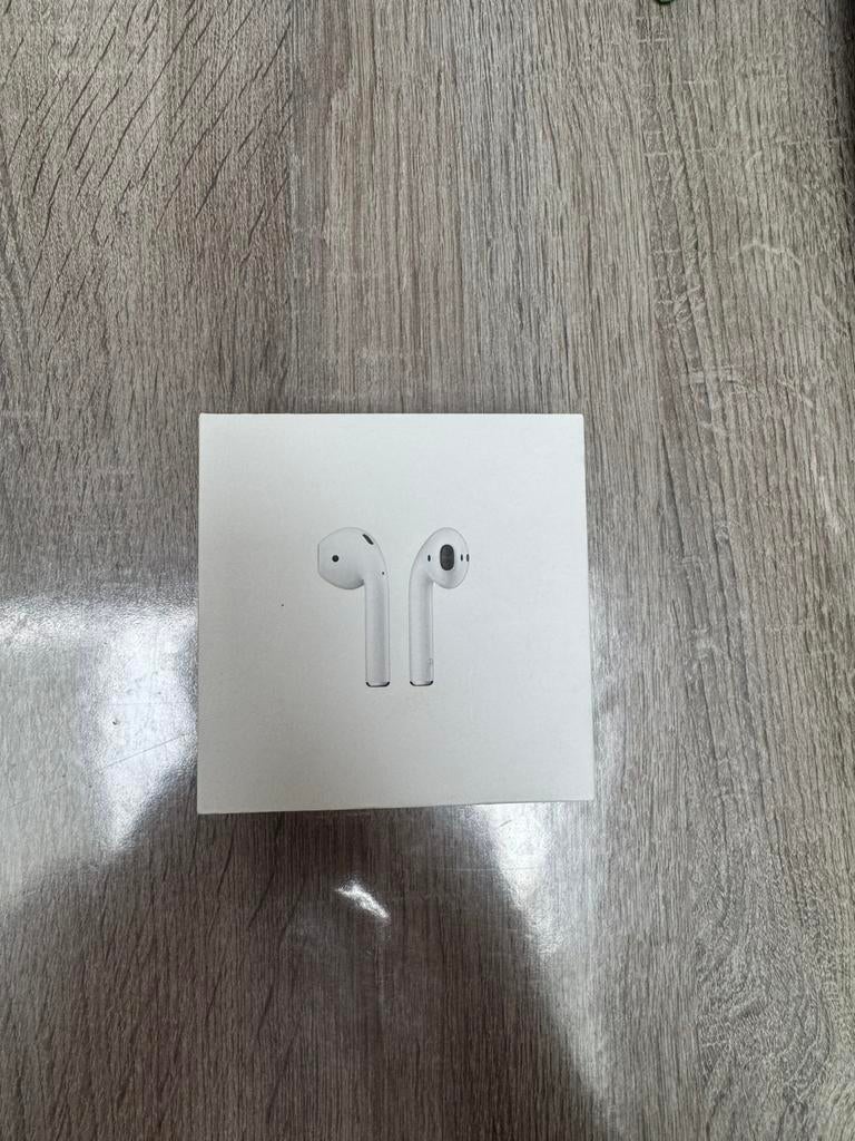 Apple Air Pods 2 + nieuwe lader + hoesje voor oplaaddoos, Ophalen, Zo goed als nieuw