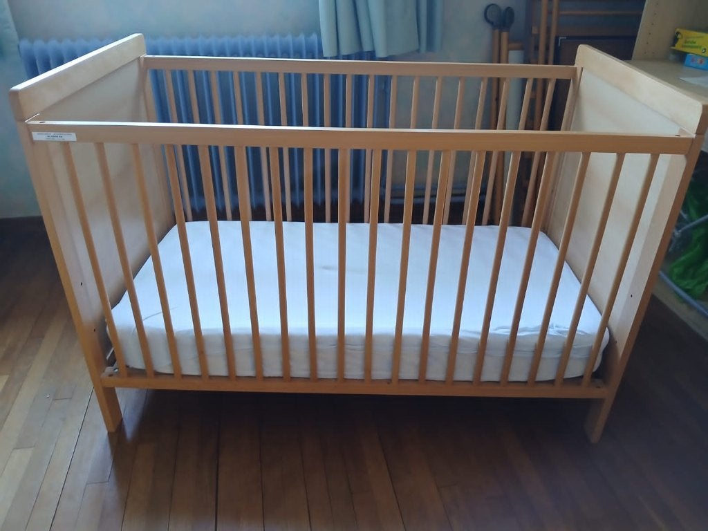 Lit bébé + matelas, Enfants & Bébés, Enlèvement, Utilisé, Matelas