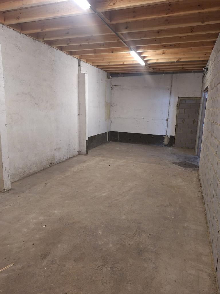 Box a louer 38m2 Hannut Landen