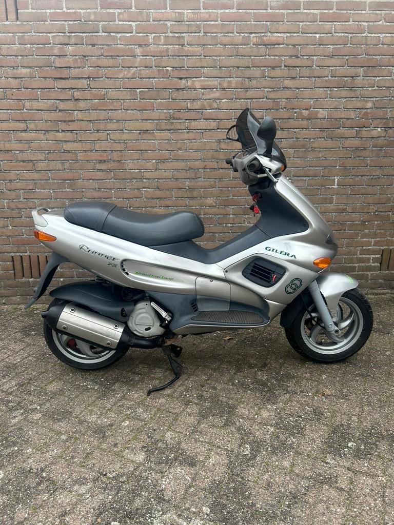 gilera runner 125 dd usd sm06, Fietsen en Brommers, Ophalen, Zo goed als nieuw