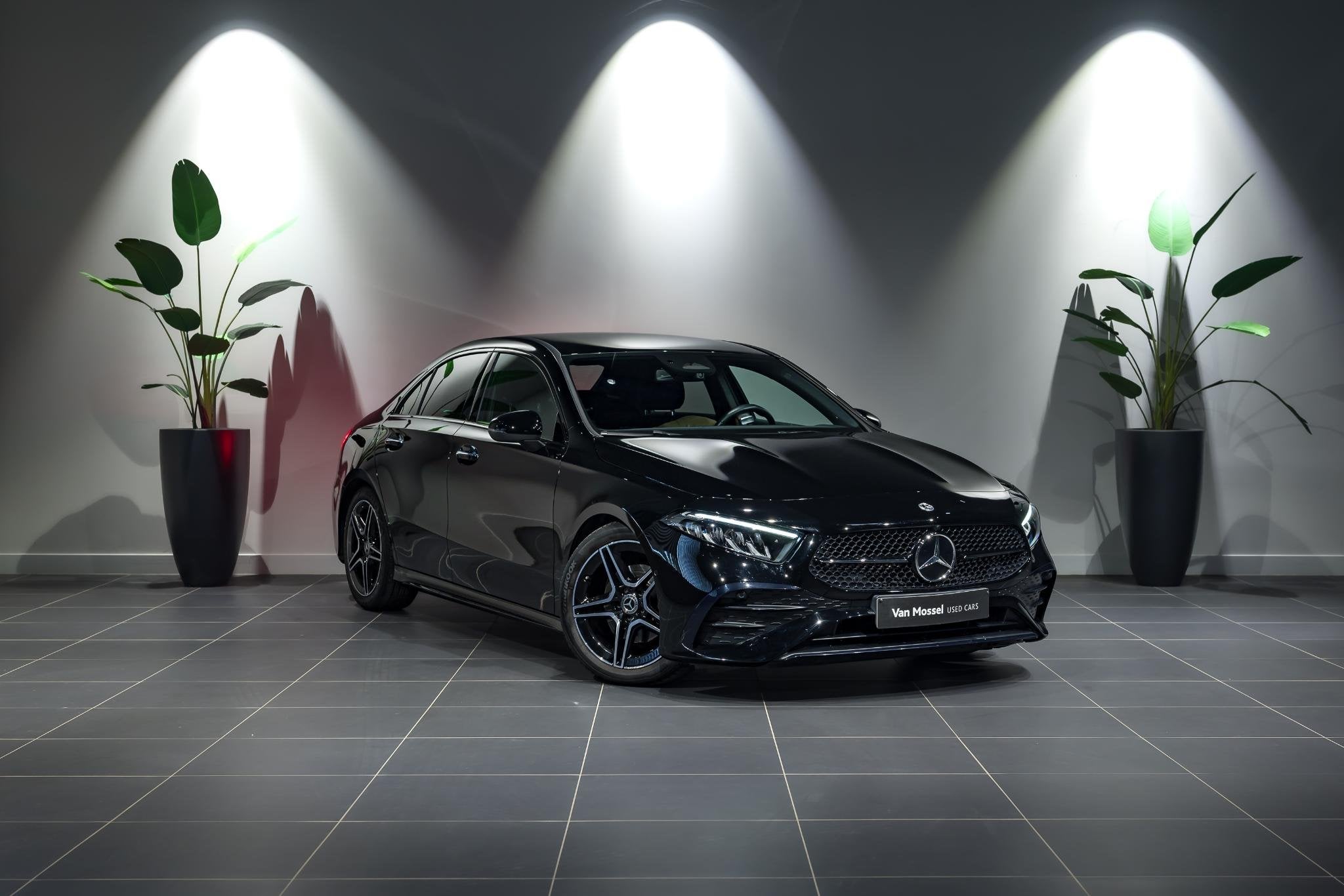 Mercedes-Benz A-Klasse Limousine A 180 AMG Line FACELIFT | C, 4 deurs, Gebruikt, 4 cilinders, 136 pk