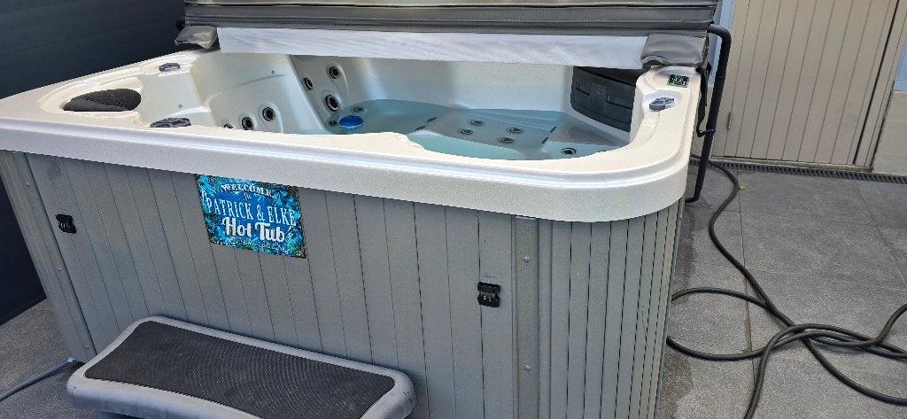 Jacuzzi 5 personen, Tuin en Terras, Bubbelbaden en Hottubs, Ophalen, Gebruikt, Trap, Vast