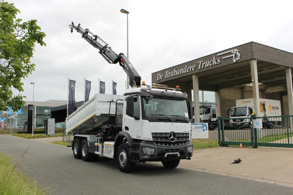 Mercedes 2636 6x4 Arocs - 3-zijden kipper& HIAB 188-4 kraan, Automaat, Euro 6, Wit, Mercedes-Benz