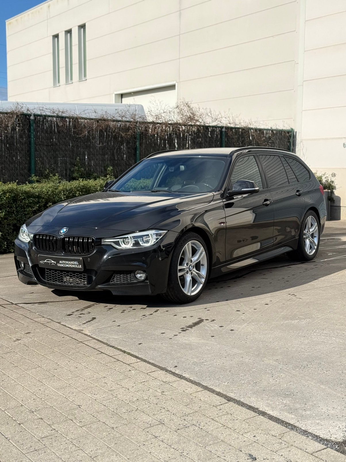 BMW 320 2017 M Pakket EURO 6B Hifi/Navi/Trekhaak, Auto's, BMW, Euro 6, Zwart, Leder, Bedrijf
