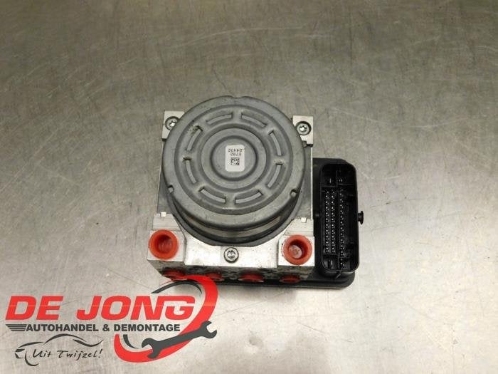 ABS Pomp van een Ford Transit Courier, Gebruikt, -, -, Ophalen of Verzenden