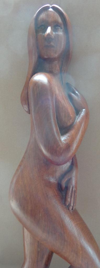 MONOGRAM V.A. / NAAKTE VROUW / HOUTEN SCULPTUUR / H=71cm, Statue, Bois, Patiné, Enlèvement