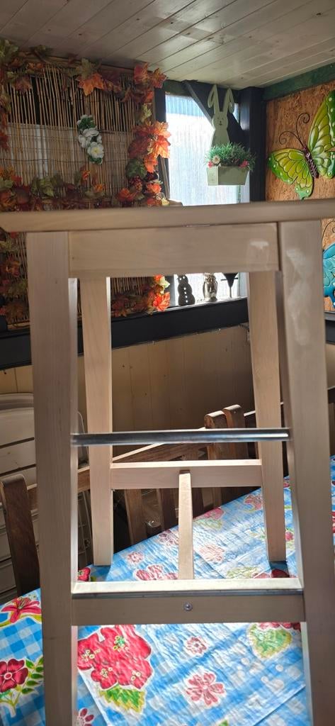 2 houten barkrukken, Ophalen