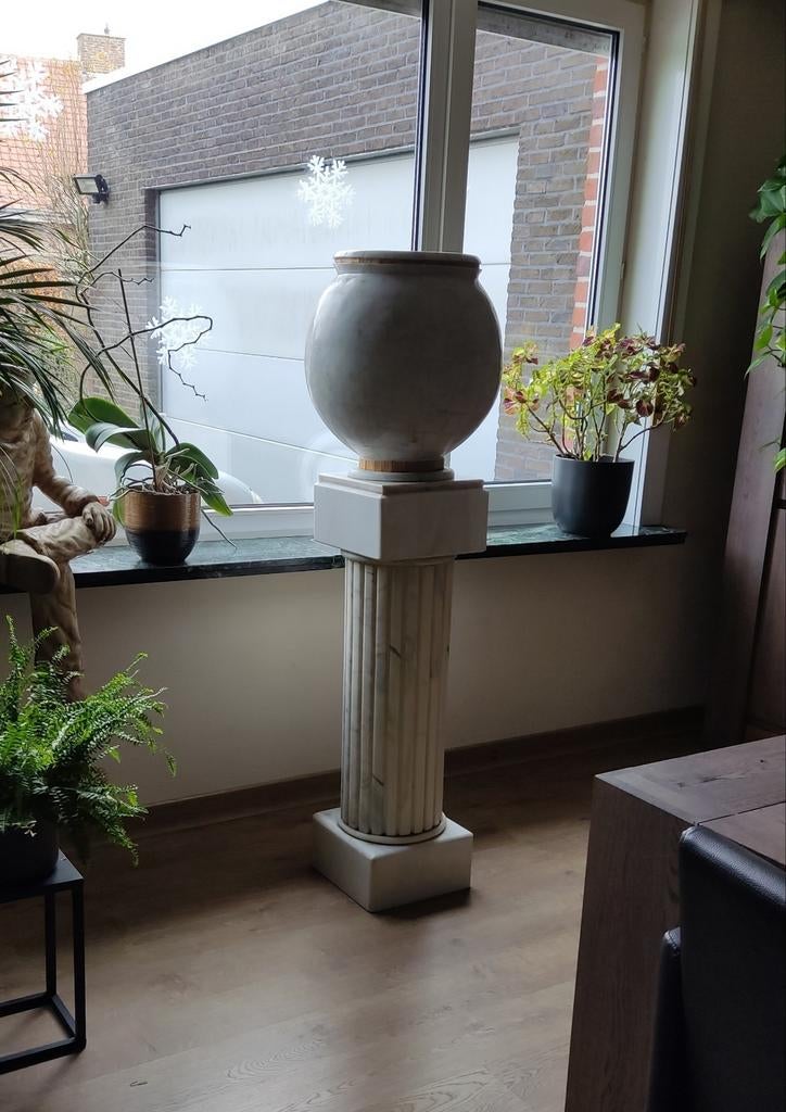 Colonne en marbre faite main avec vase, Enlèvement