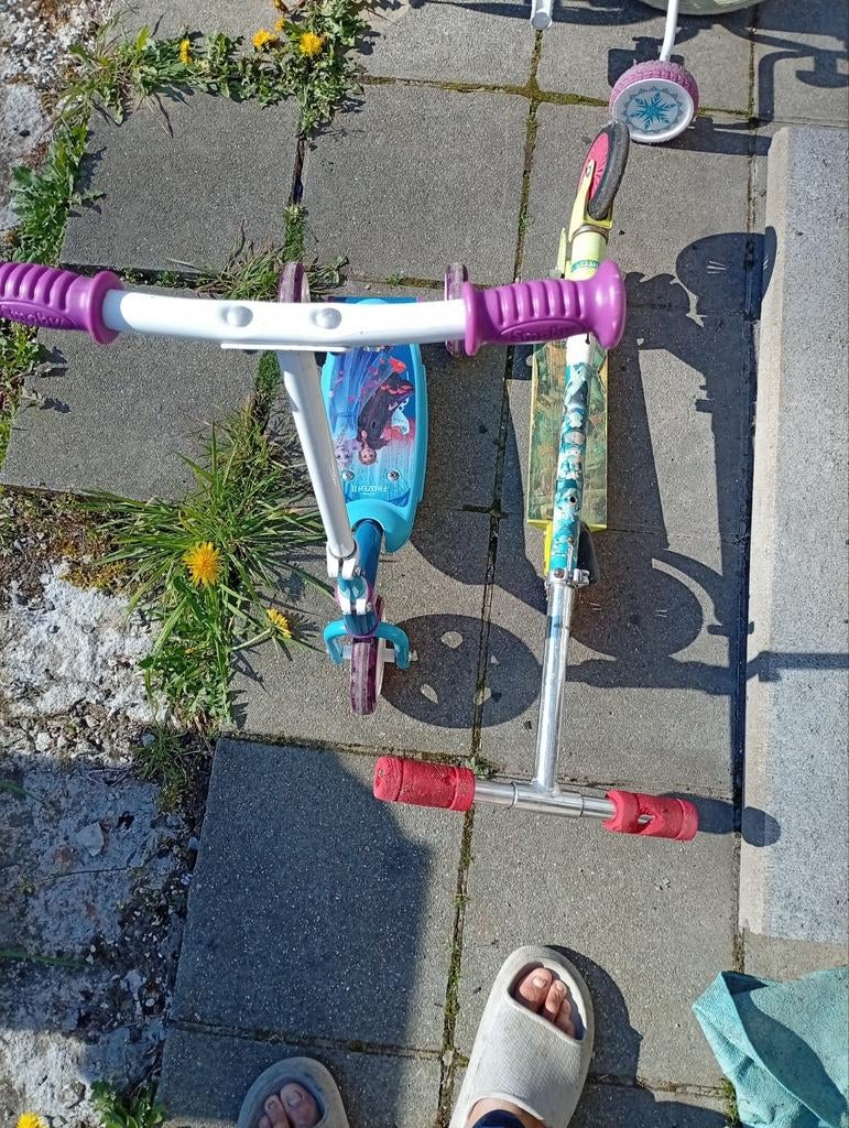 Vélo et trotinette, Fietsen en Brommers