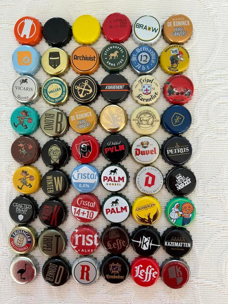 54 verschillende bier kroonkurken., Ophalen of Verzenden, Gebruikt