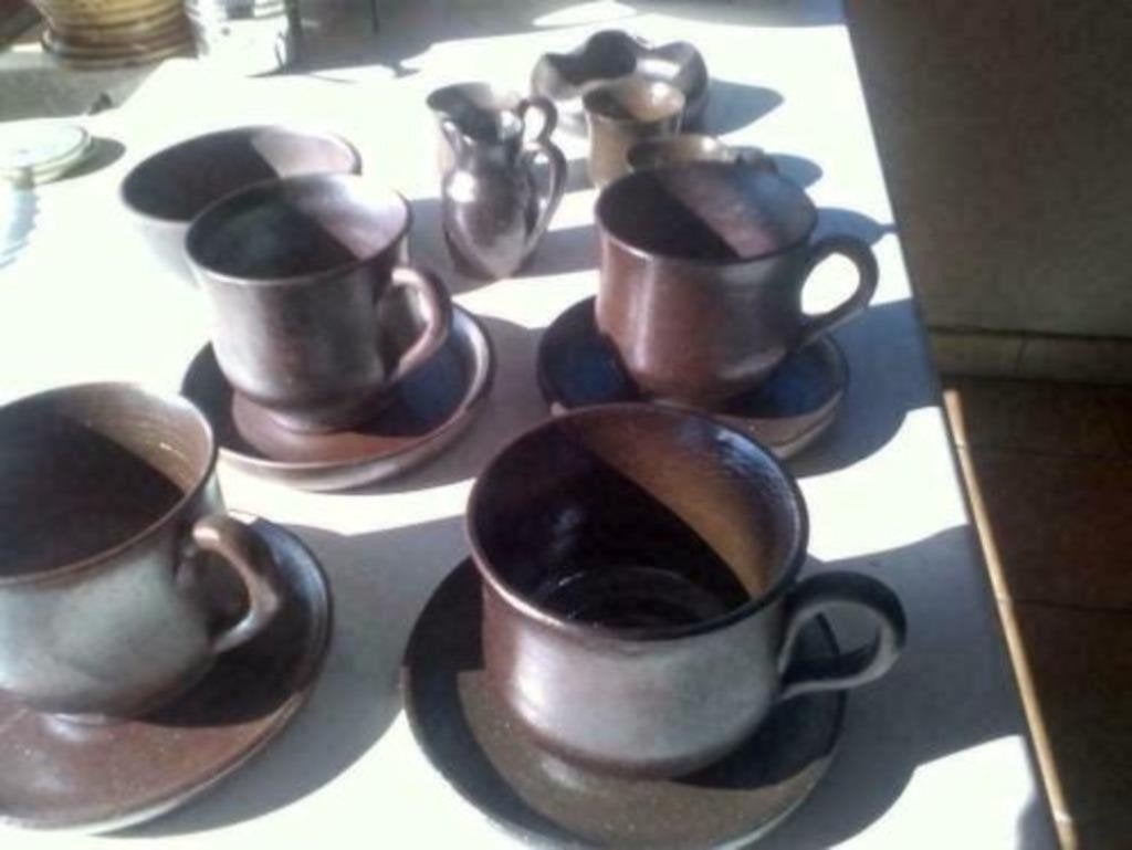 Calvados set met 4 koffie tassen en bordjes borrelglaasje me, Antiek en Kunst, Ophalen