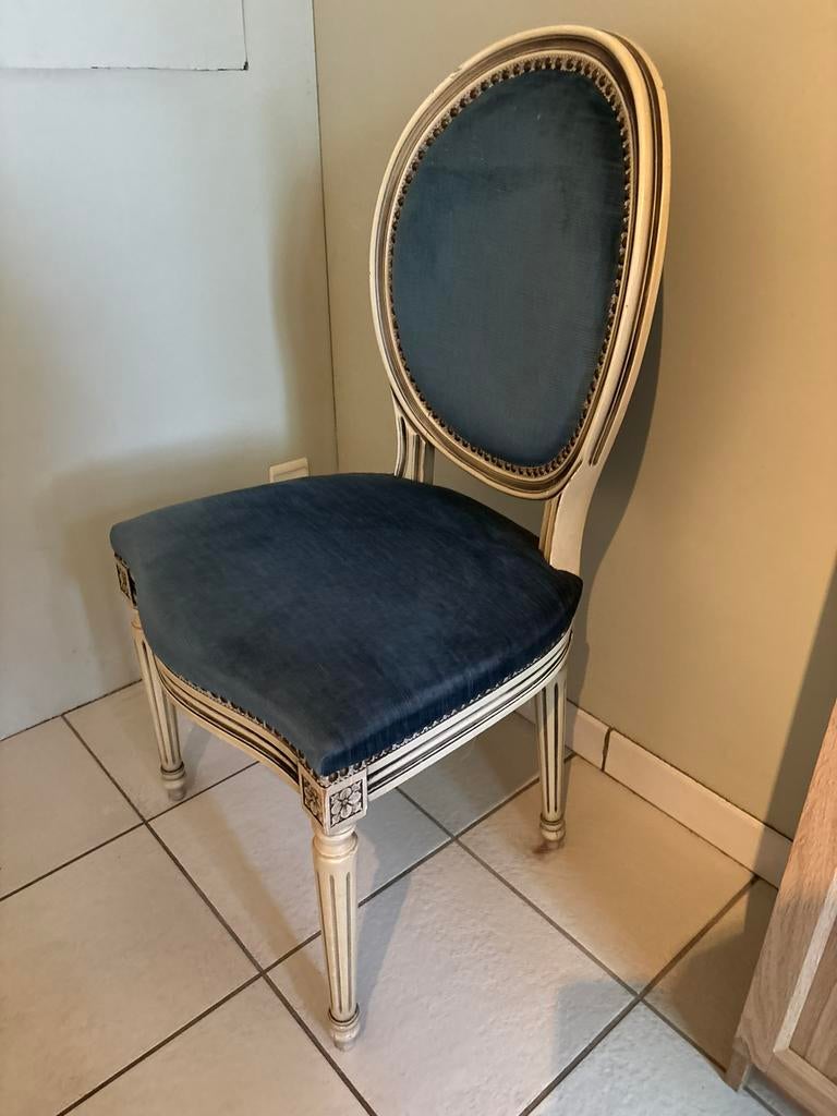 Blauwe medaillon accentstoel in Louis XVI-stijl, Ophalen