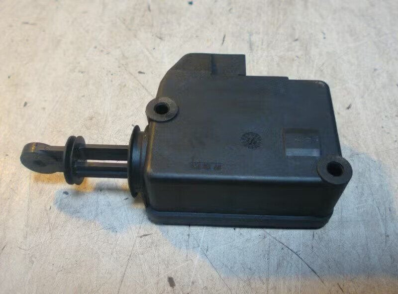 CENTRALE VERGRENDELING MOTOR ACHTERKLEP Volvo S40 (VS), Gebruikt, Valeo, Volvo, Info@valeo.fr