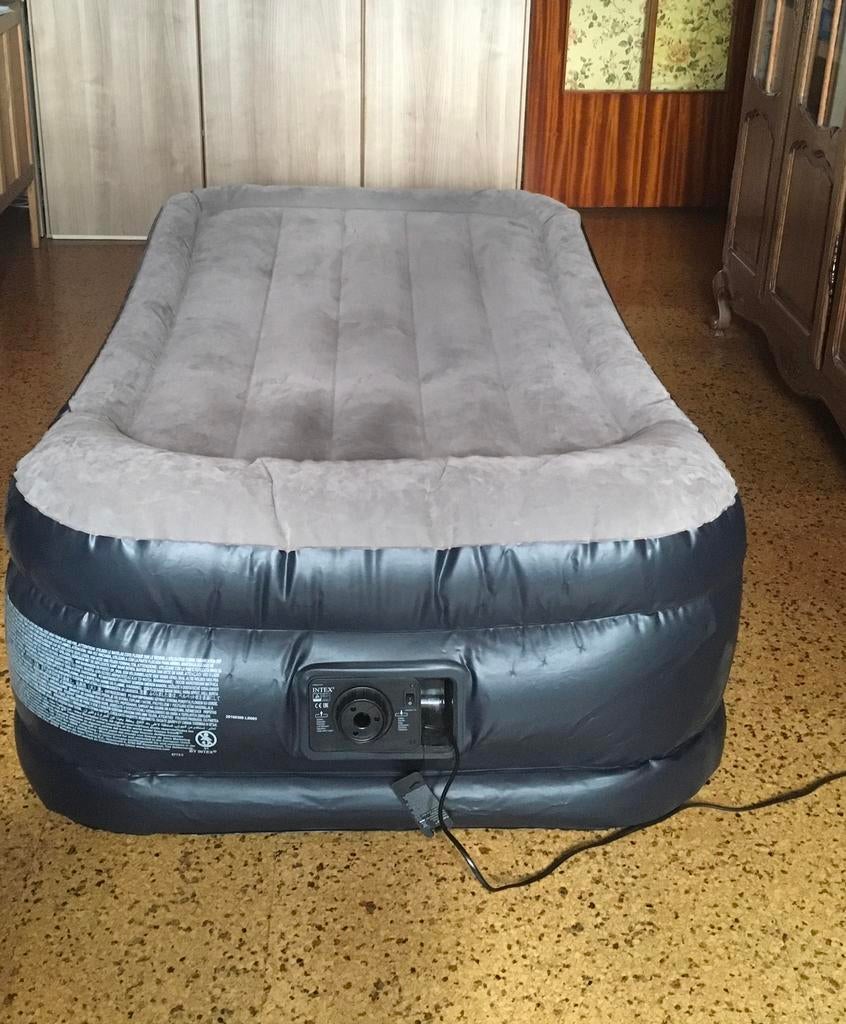 Matelas gonflable INTEX, Enlèvement, Pompe intégrée, Comme neuf, 1 personne