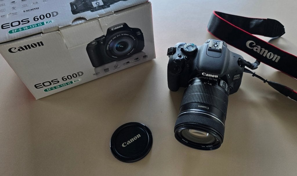 Canon EOS 600D + EF-S 18-135mm IS – Complete set met doos!, Chargeur, 18 mégapixels, Enlèvement ou Envoi, Canon