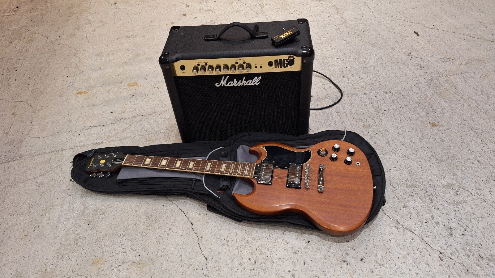 Epiphone SG Standard avec ampli Marshall DG30, Électrique