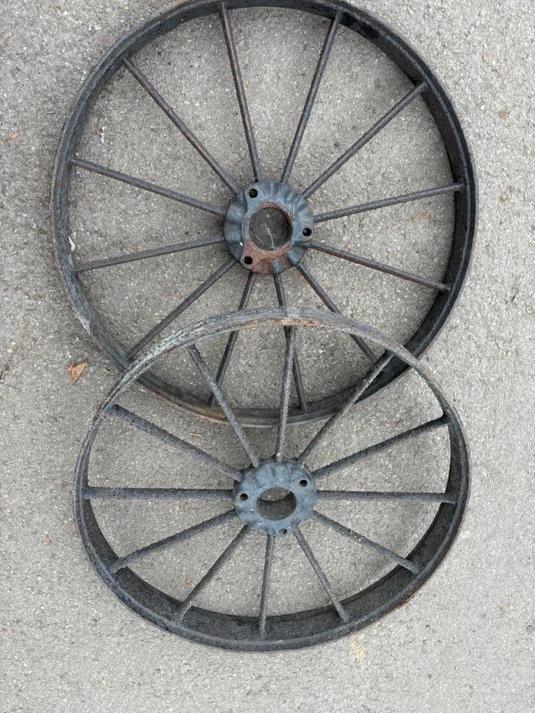 Vend deux roue de Charette en fer forgé., Ophalen