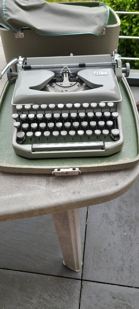 Machine à ecrire, Enlèvement
